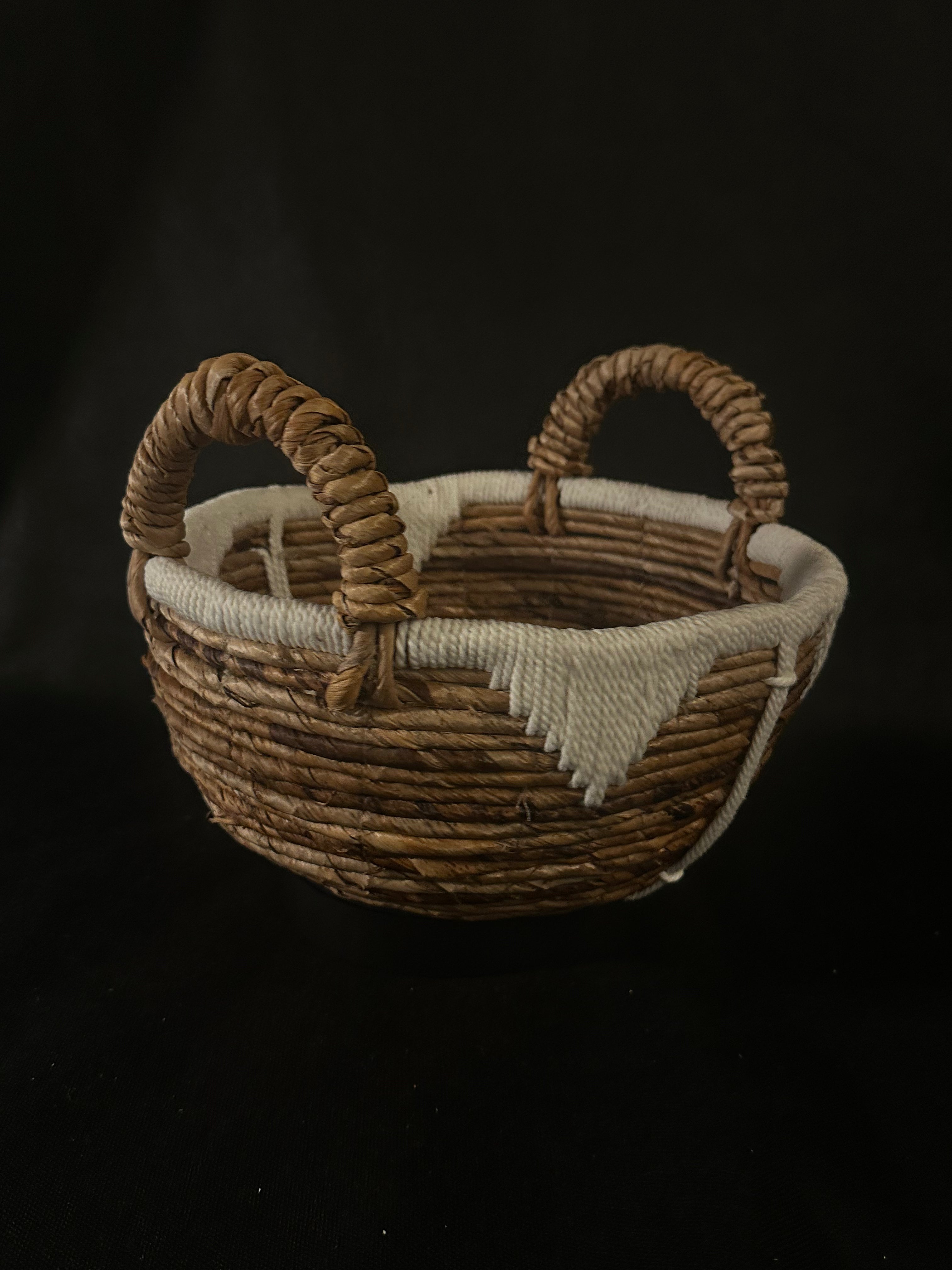 Panier moyen en macramé