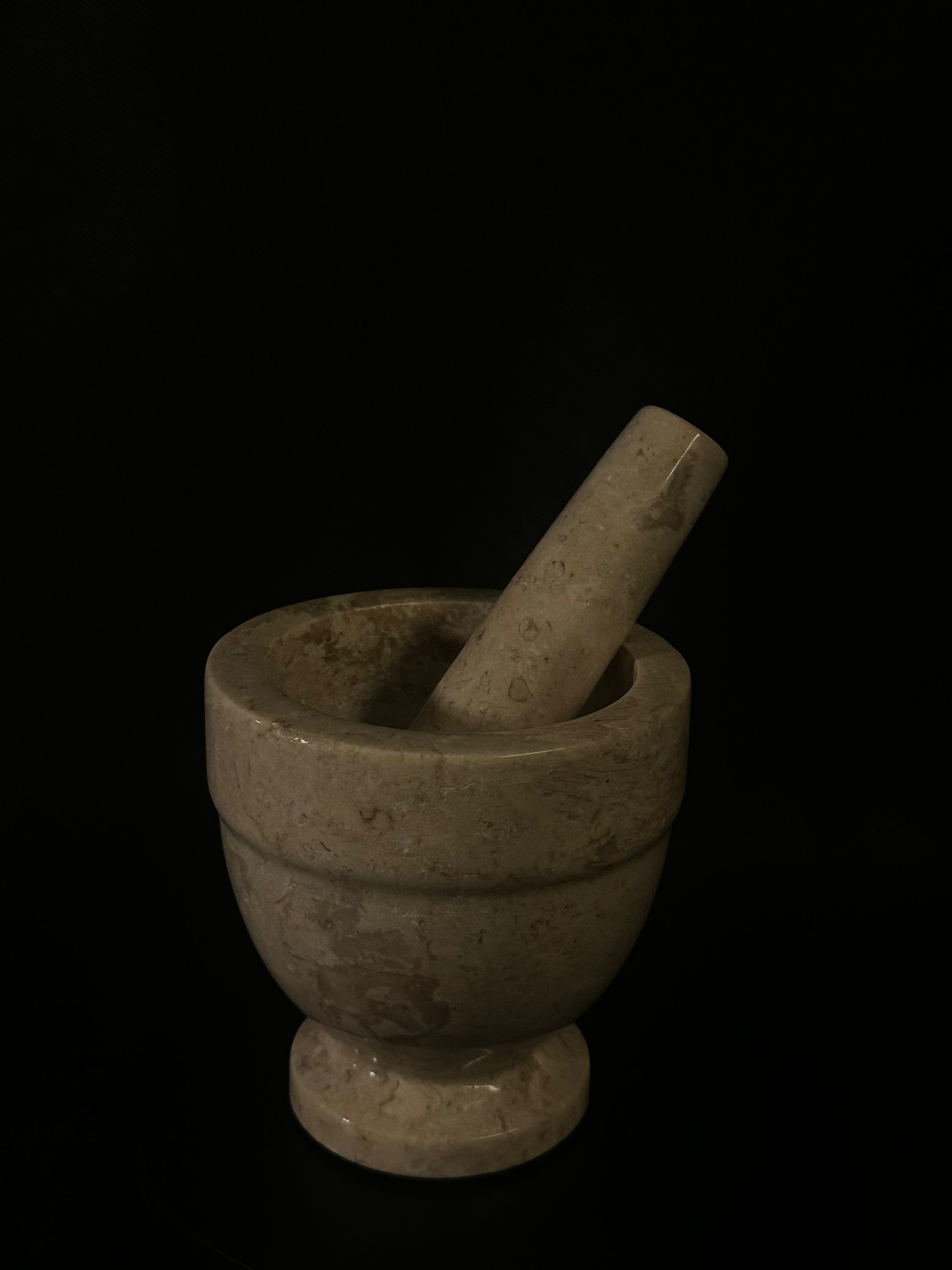 Mortier en marbre blanc