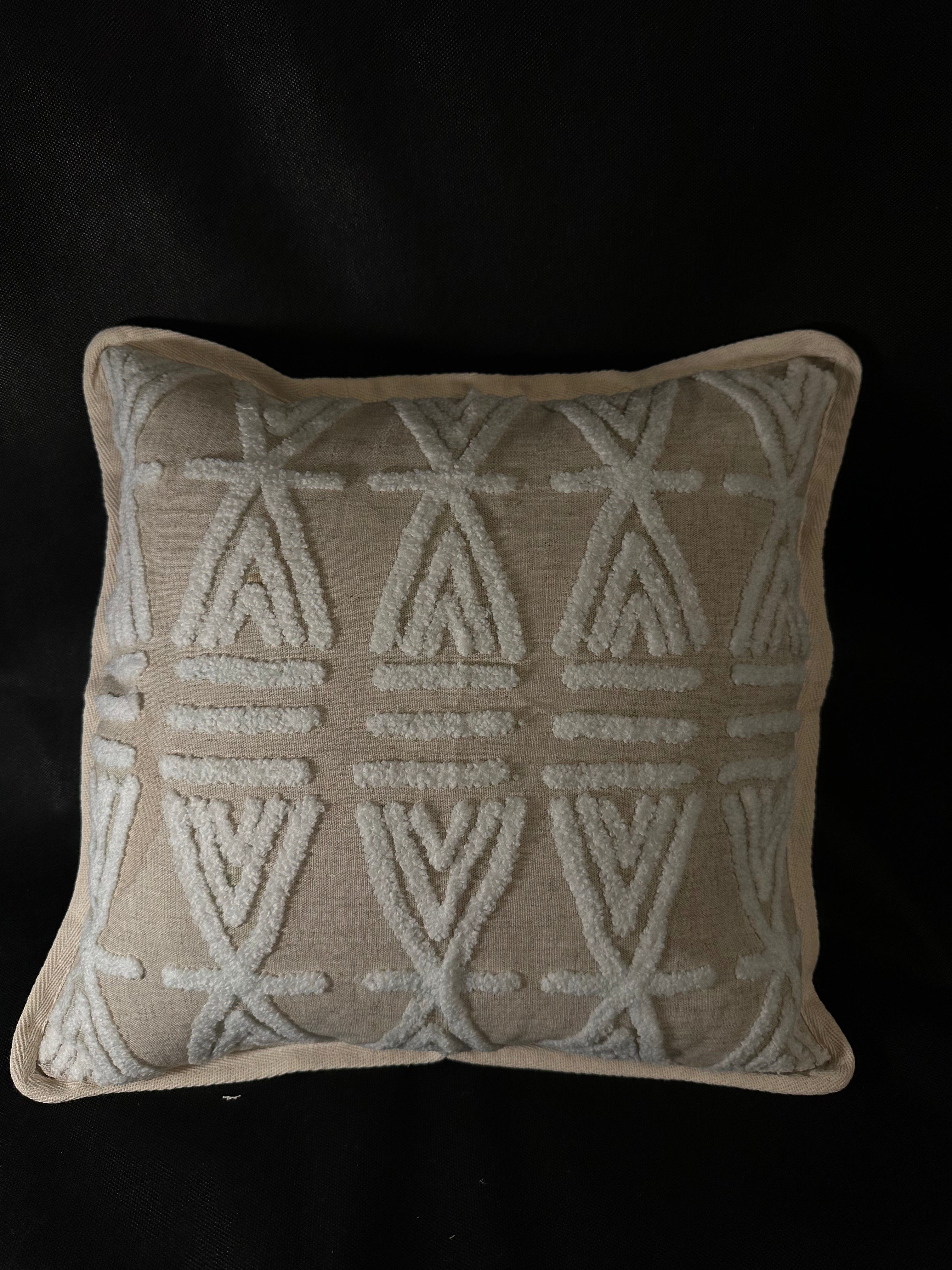 Taies de coussins beiges et blanches design