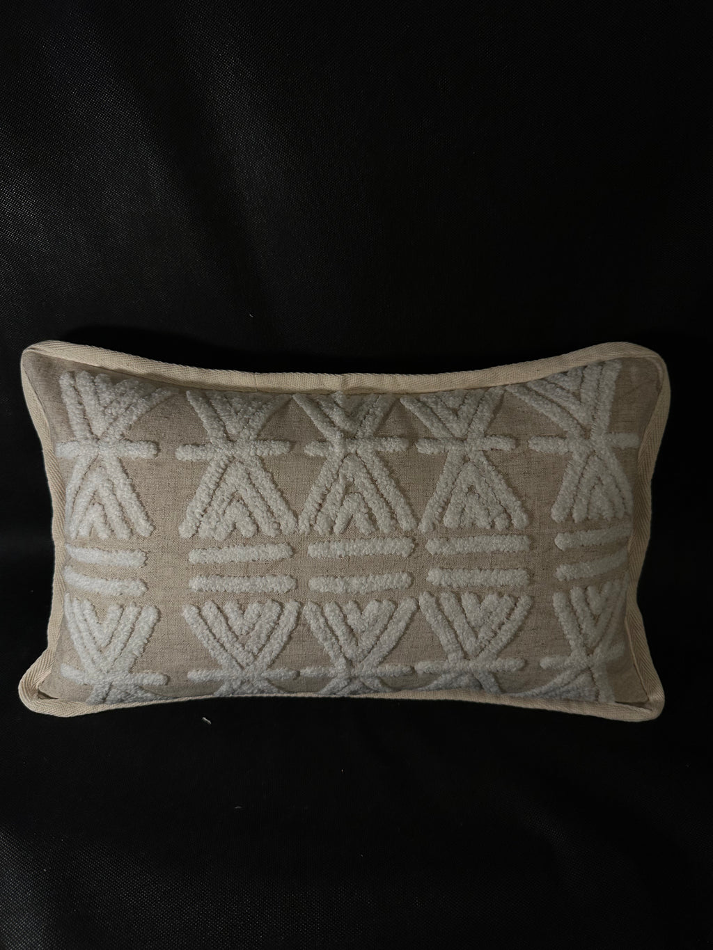 Taies de coussins beiges et blanches design