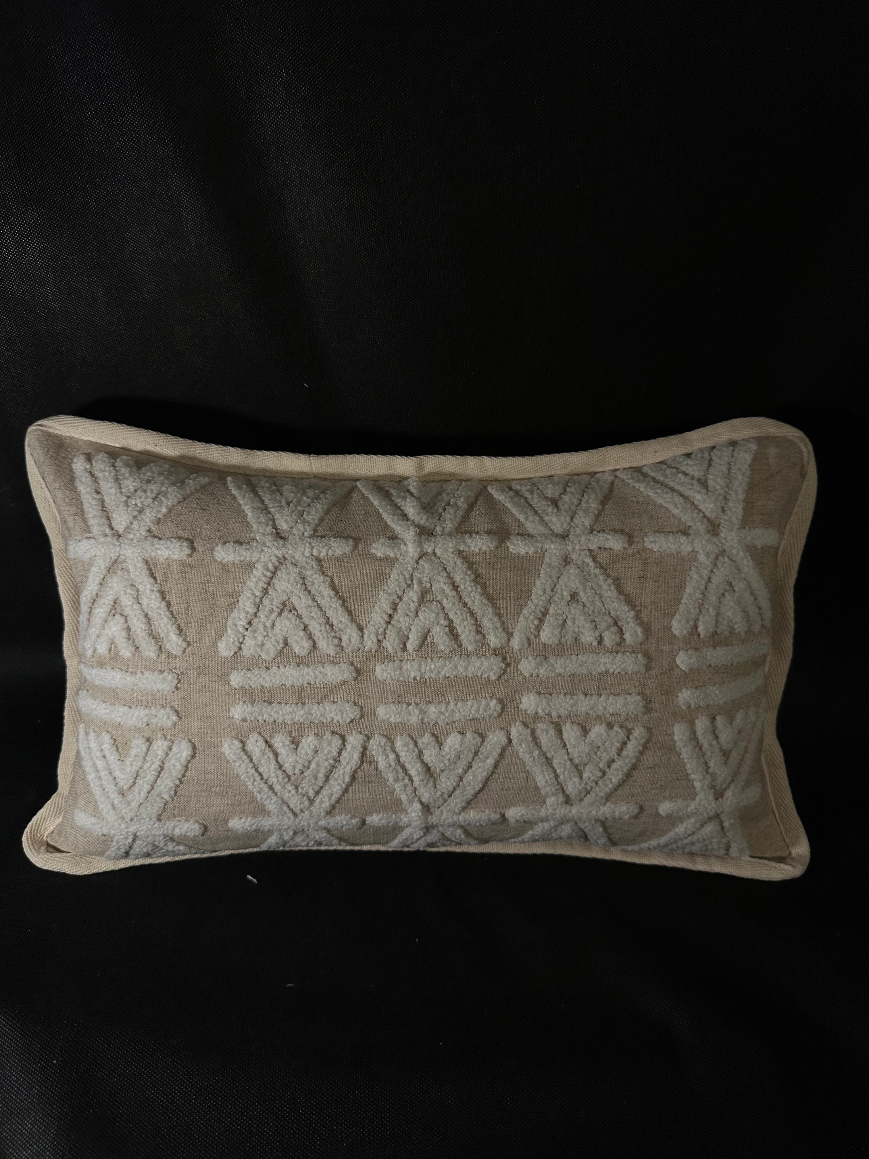 Taies de coussins beiges et blanches design