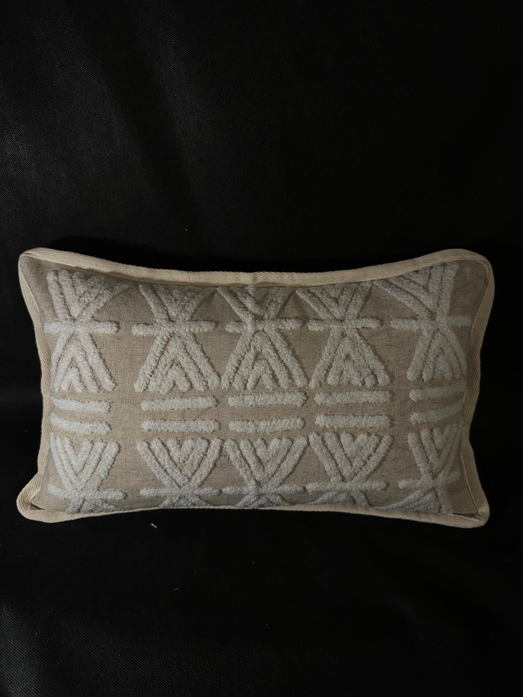 Taies de coussins beiges et blanches design