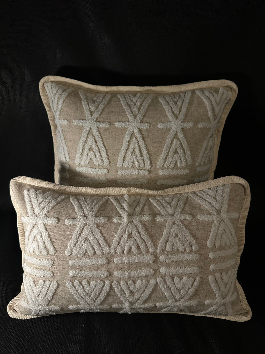 Taies de coussins beiges et blanches design