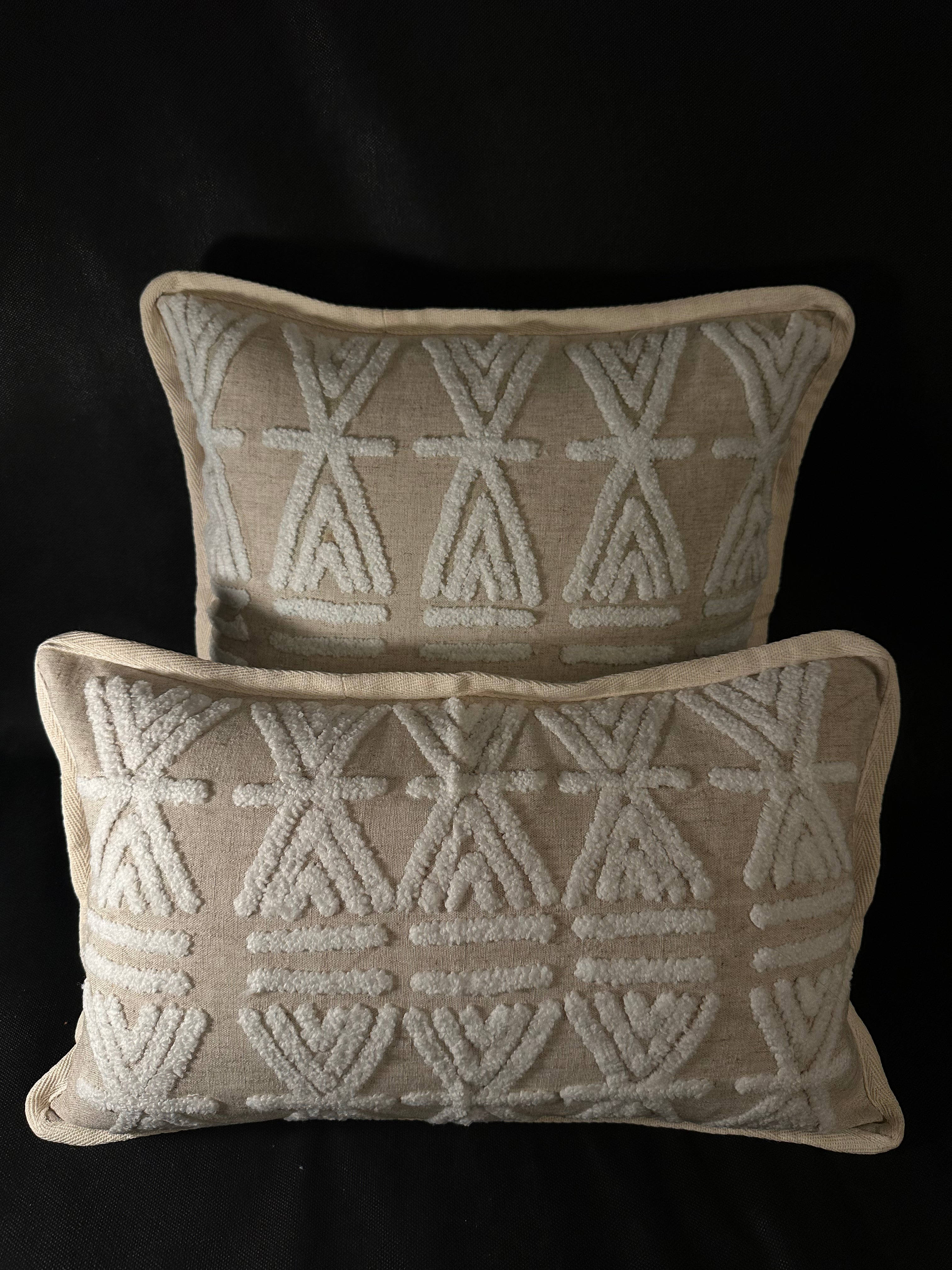 Taies de coussins beiges et blanches design