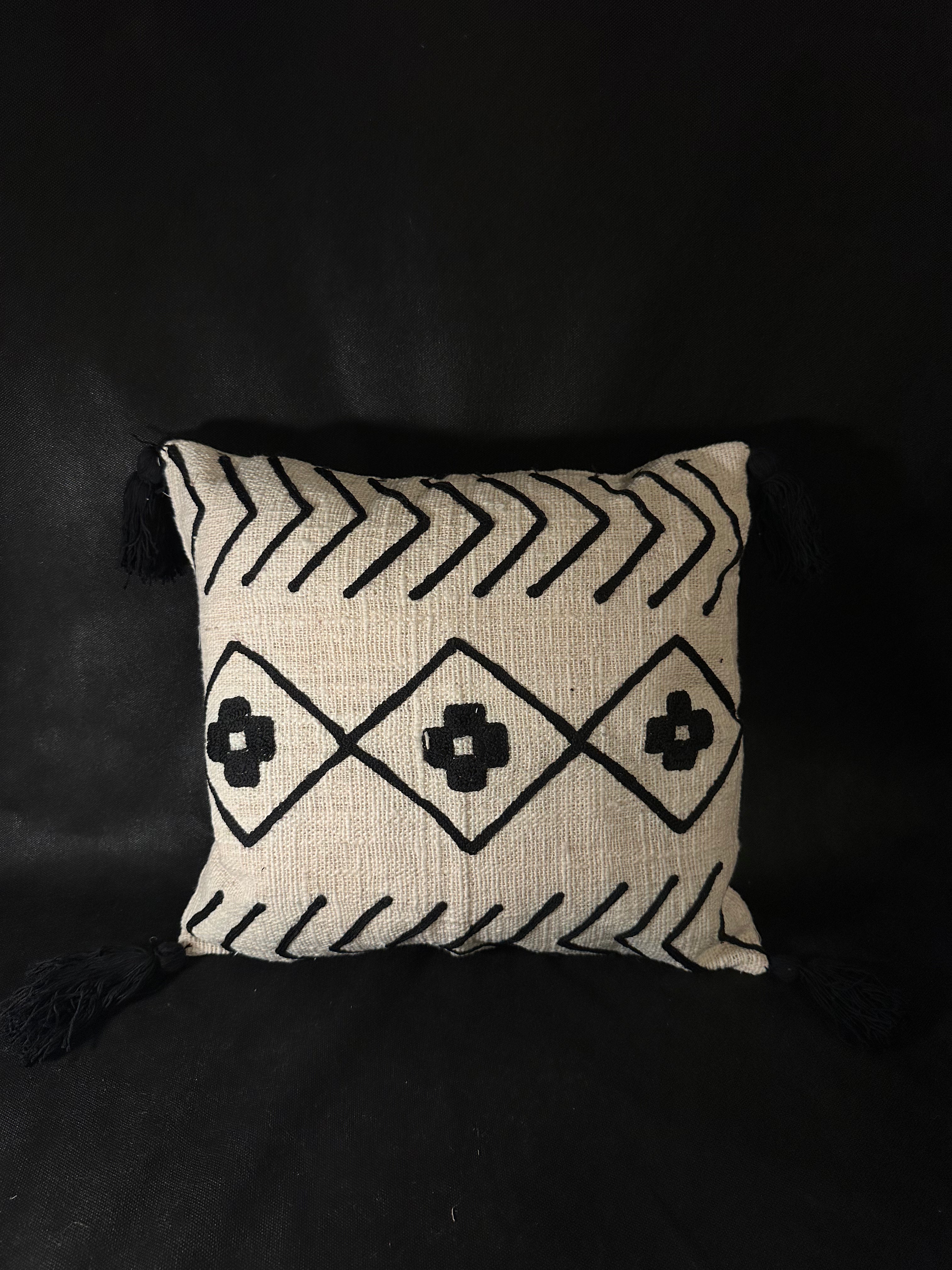 Taies de coussin beiges et noires design