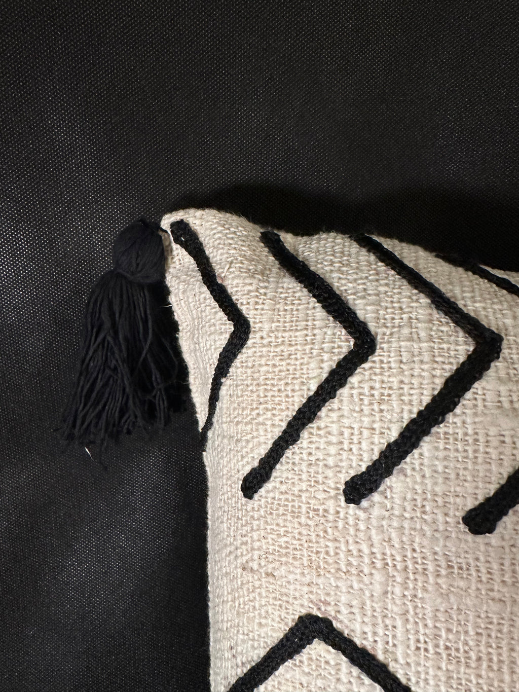 Taies de coussin beiges et noires design