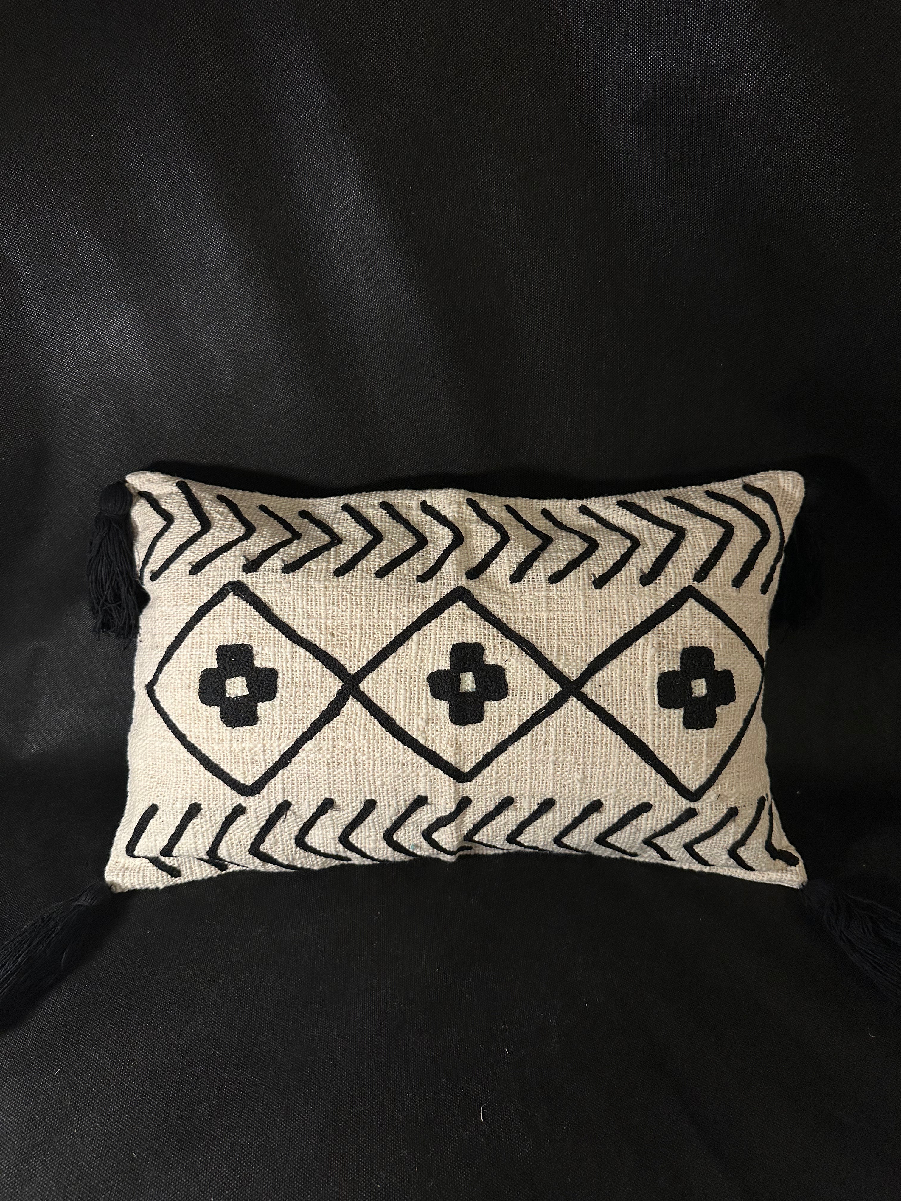 Taies de coussin beiges et noires design