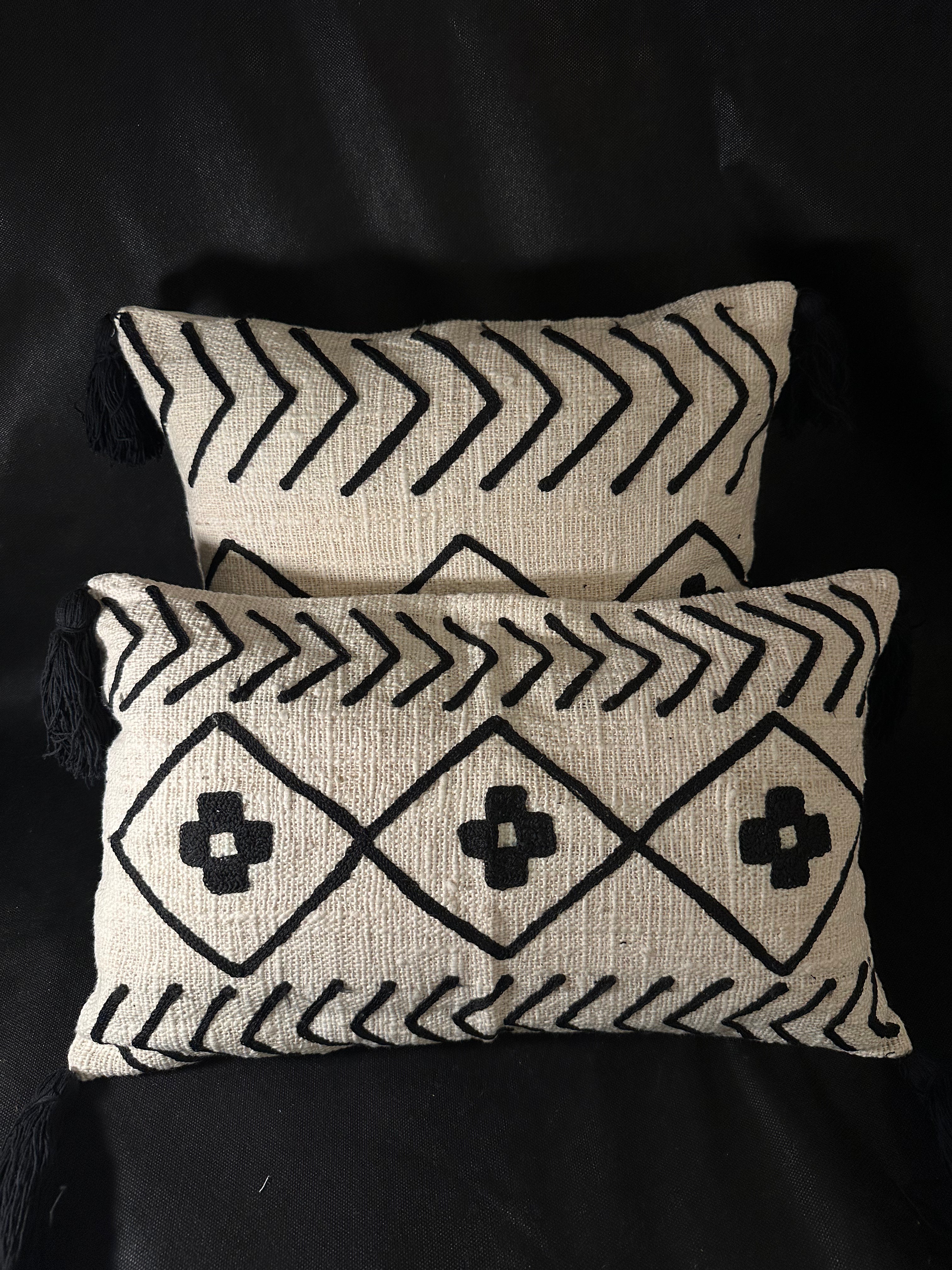 Taies de coussin beiges et noires design
