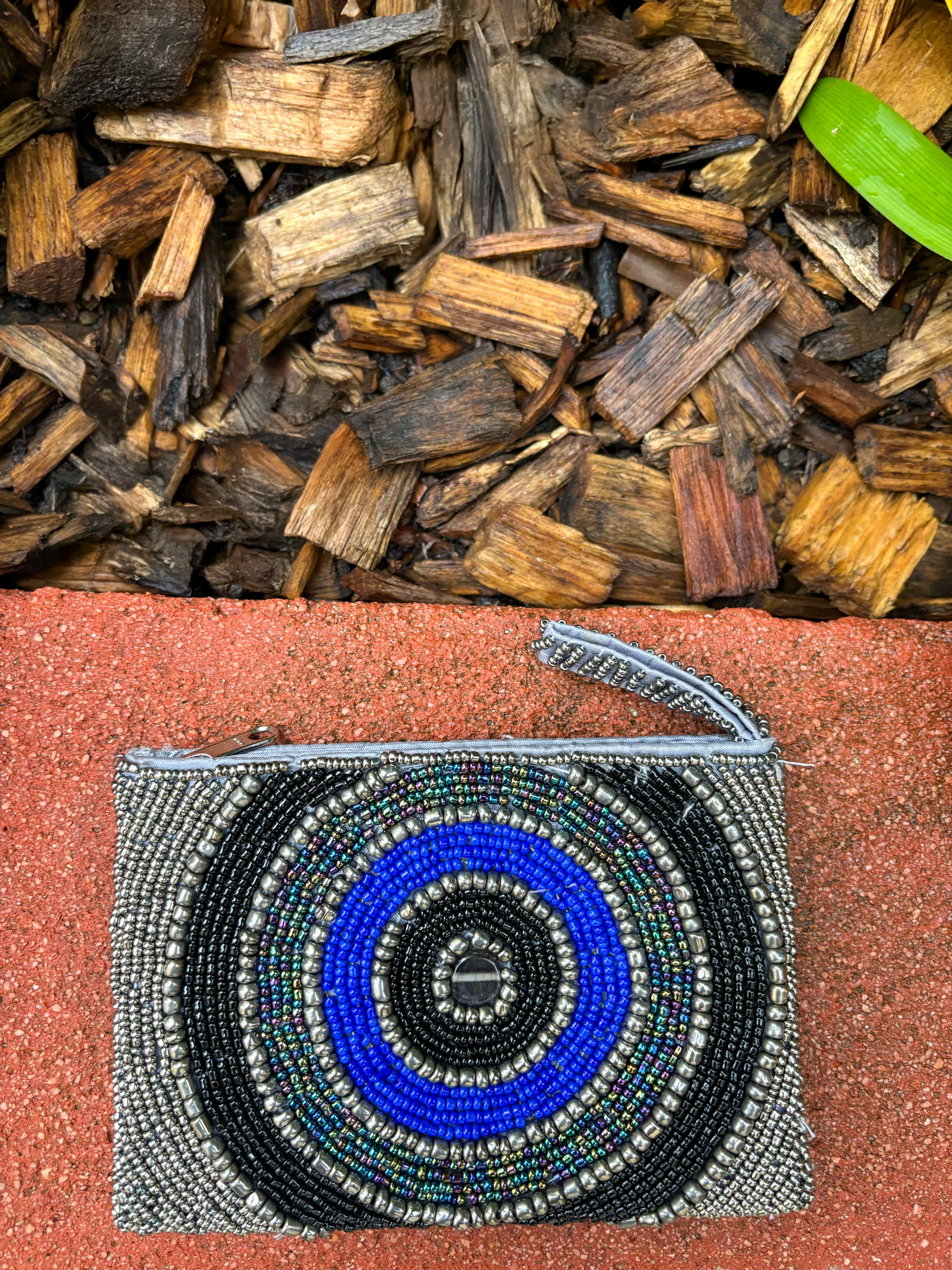 Pochettes ou porte-monnaie perlées artisanales