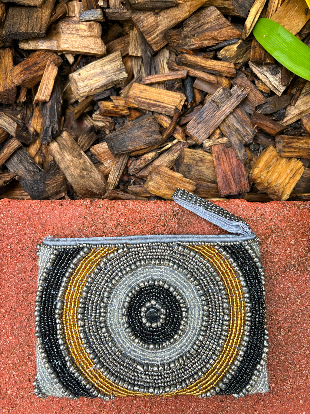 Pochettes ou porte-monnaie perlées artisanales