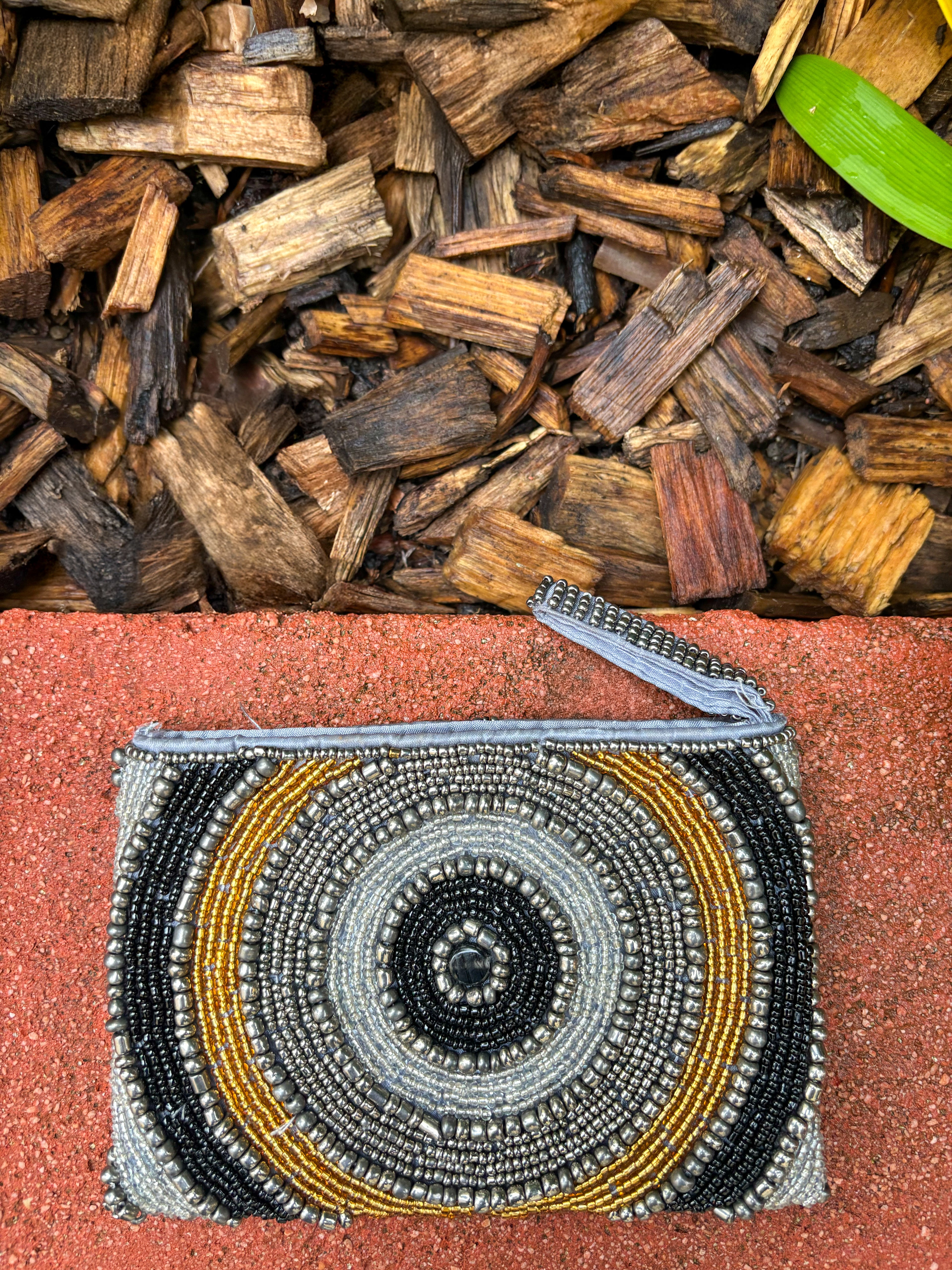 Pochettes ou porte-monnaie perlées artisanales