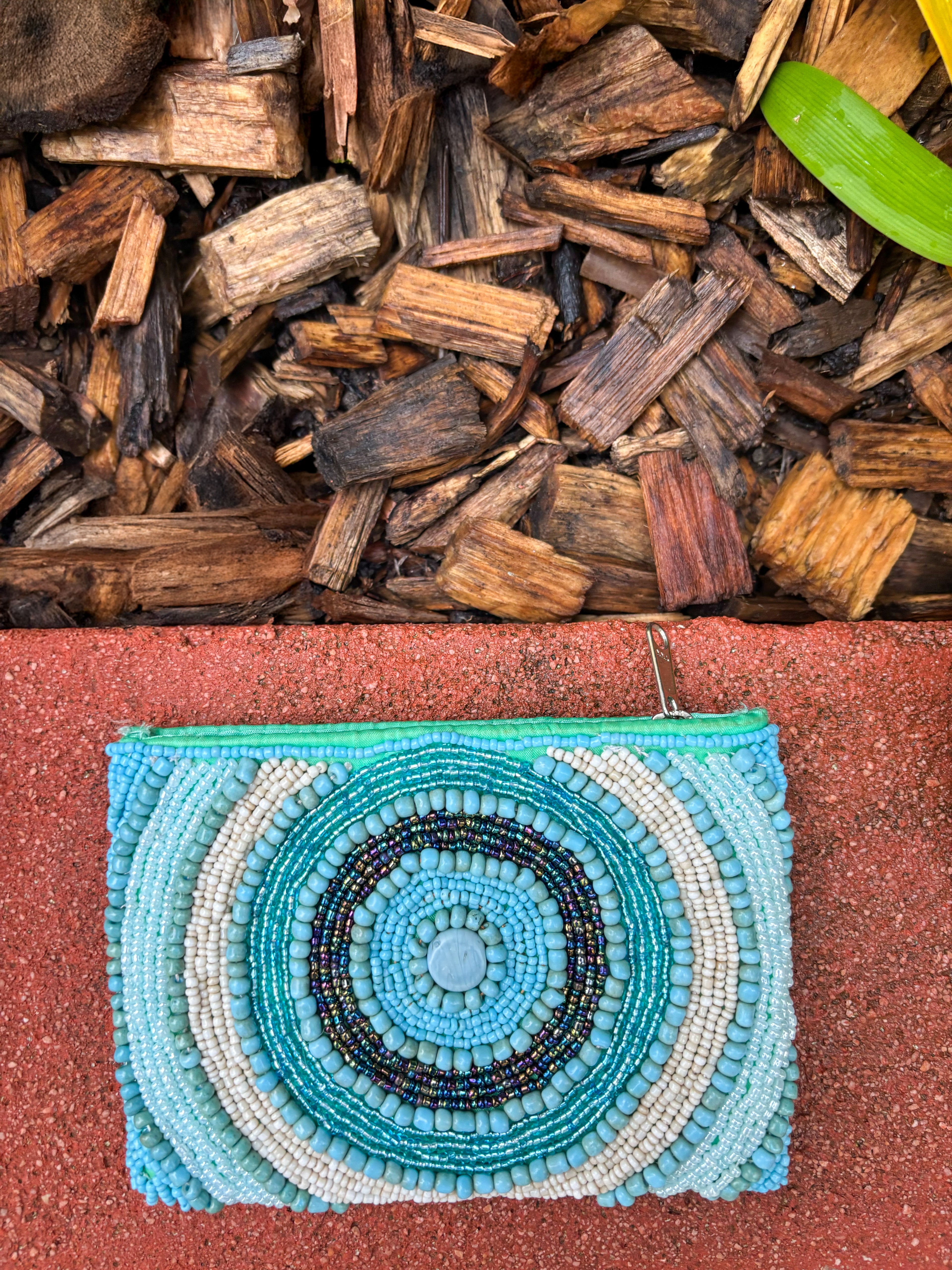 Pochettes ou porte-monnaie perlées artisanales