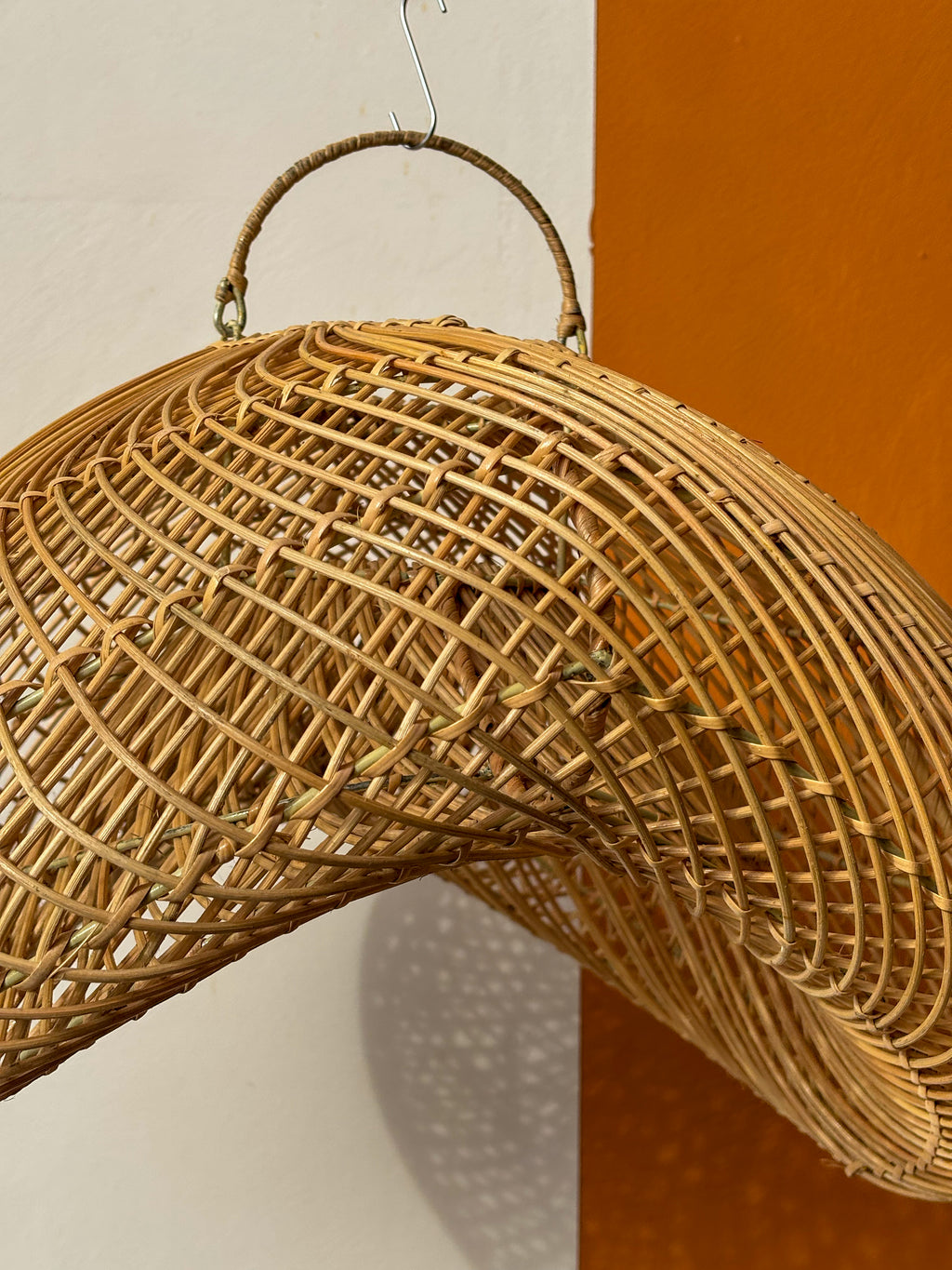 Grand luminaire vague en rotin