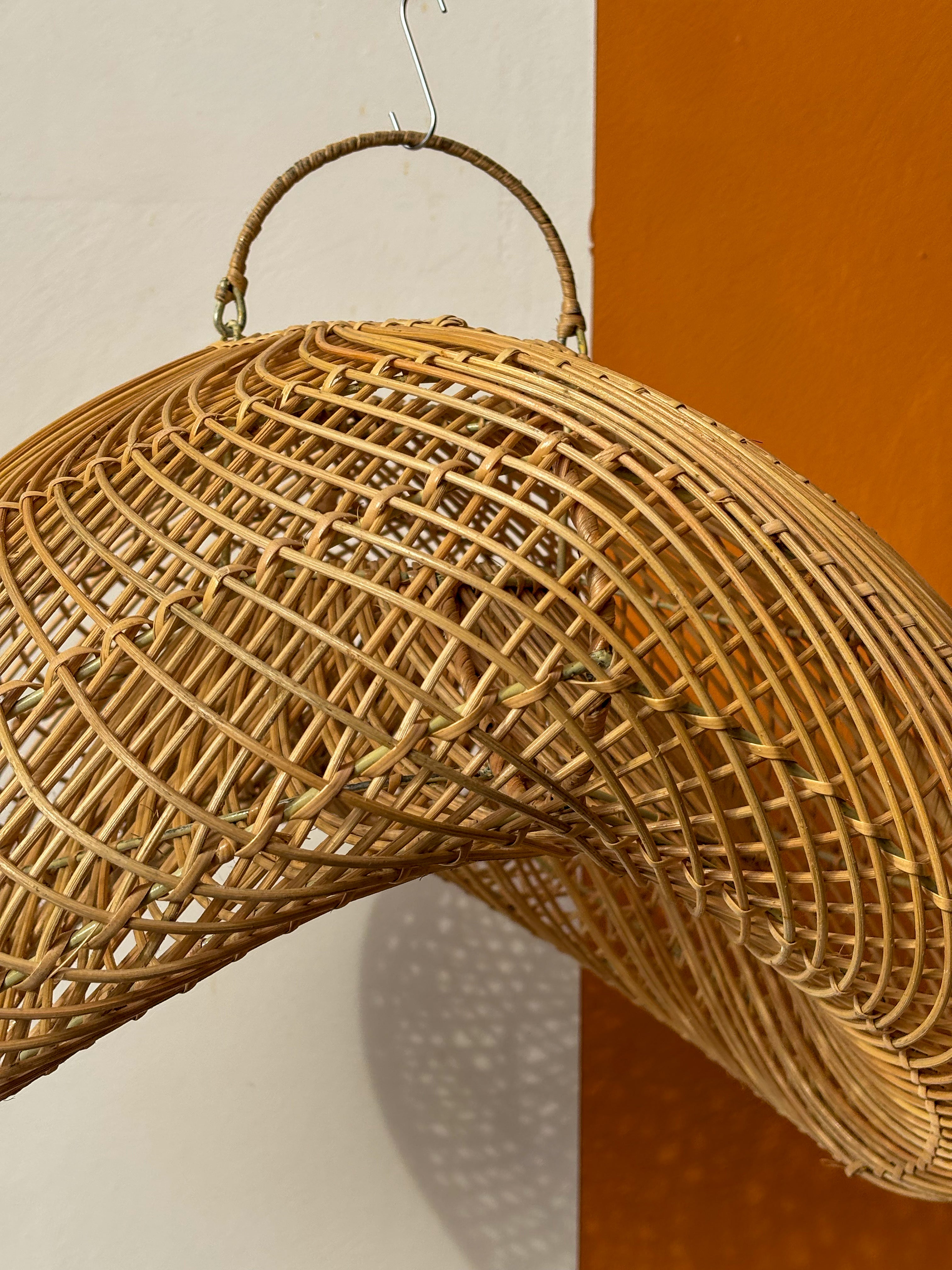 Grand luminaire vague en rotin