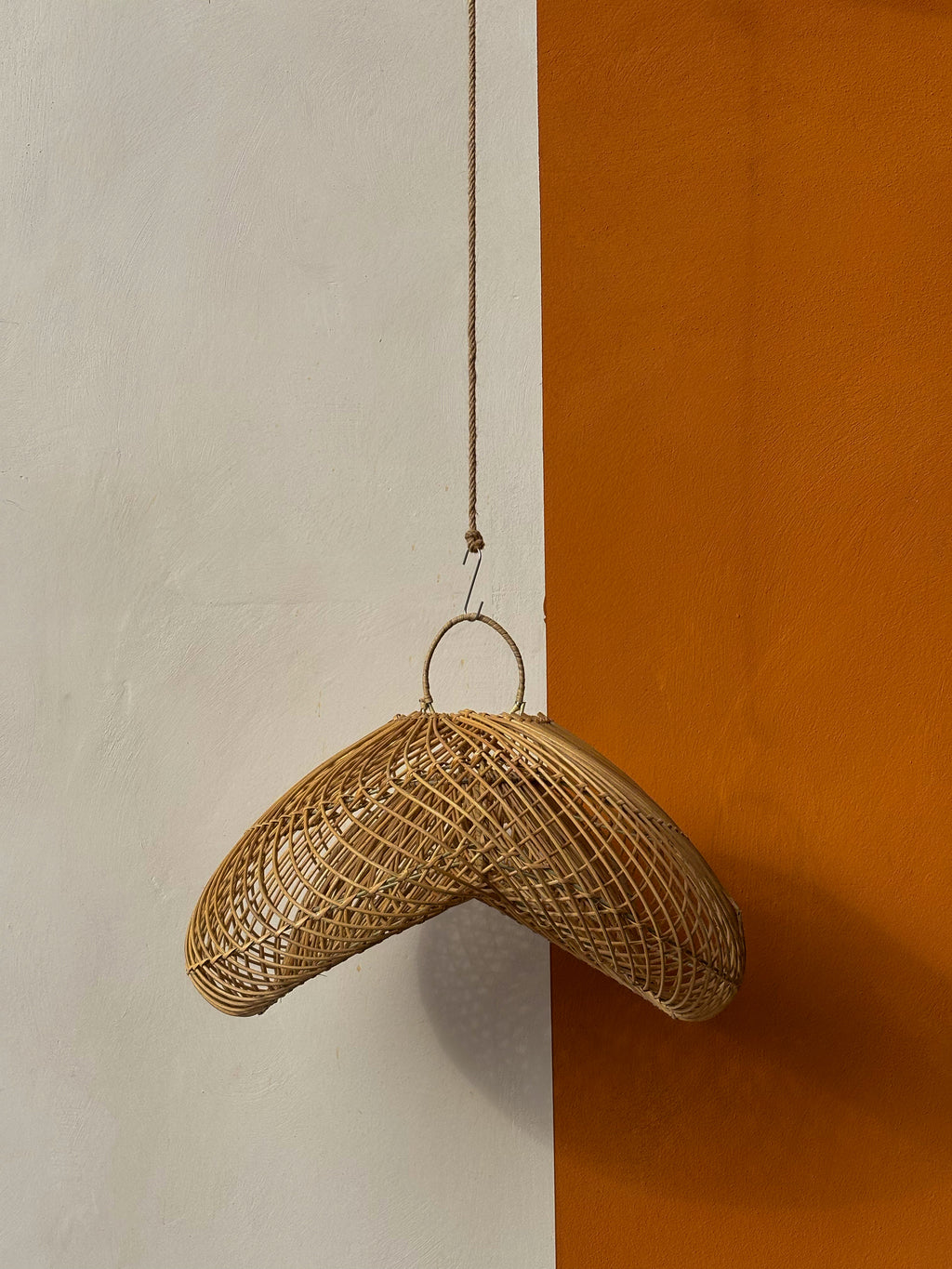 Petit luminaire vague en rotin