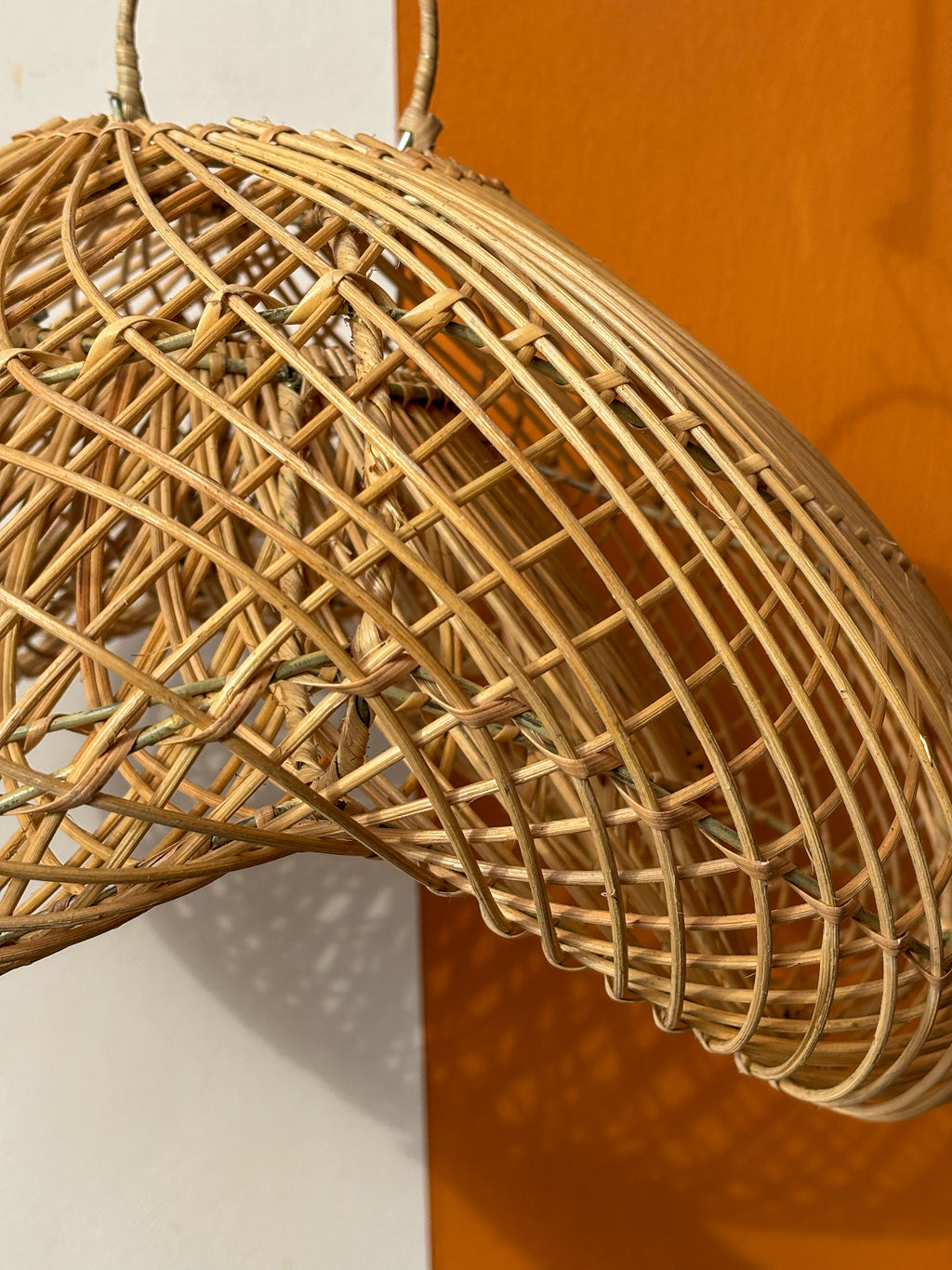 Petit luminaire vague en rotin