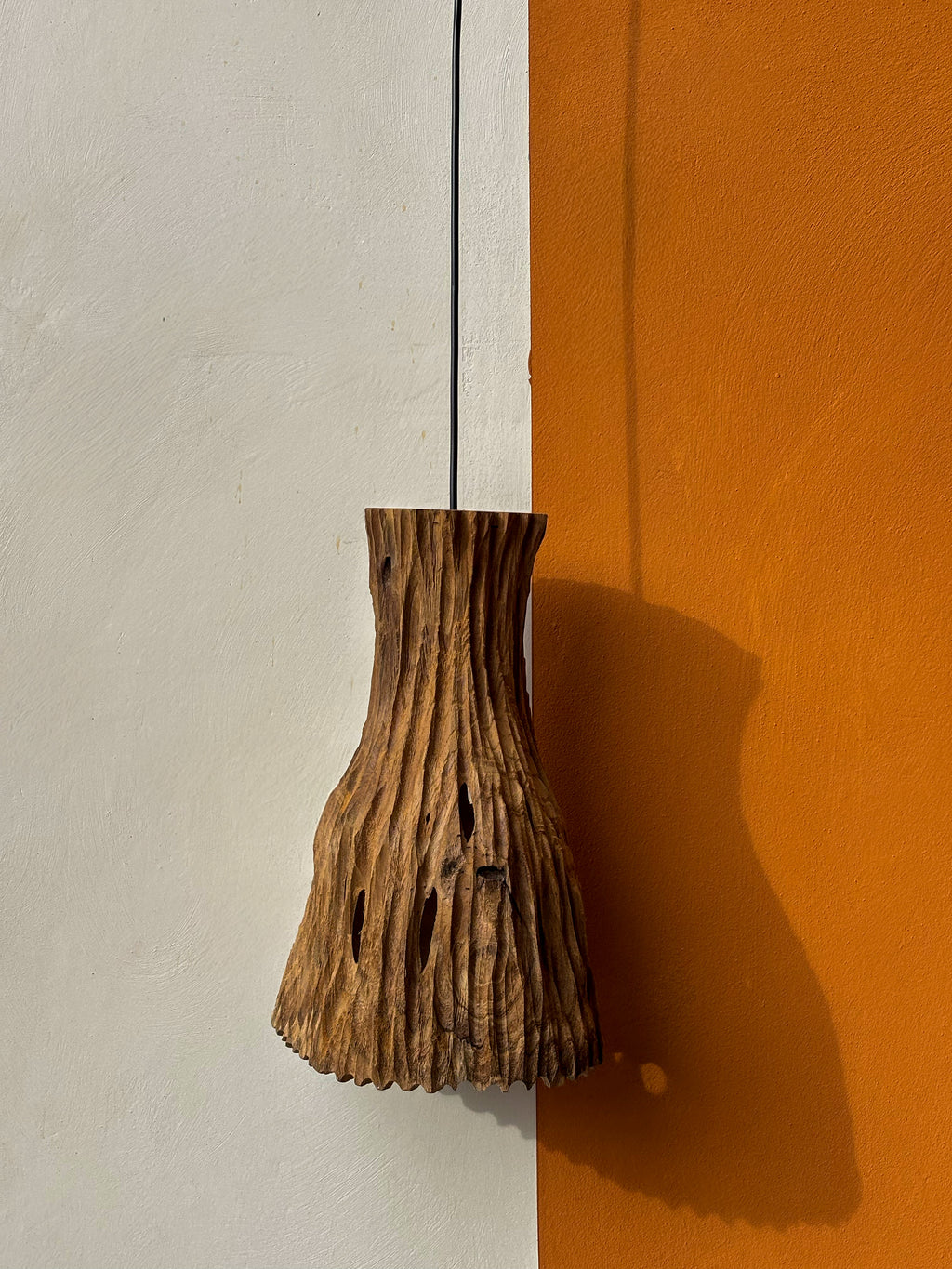 Luminaire en bois de teck