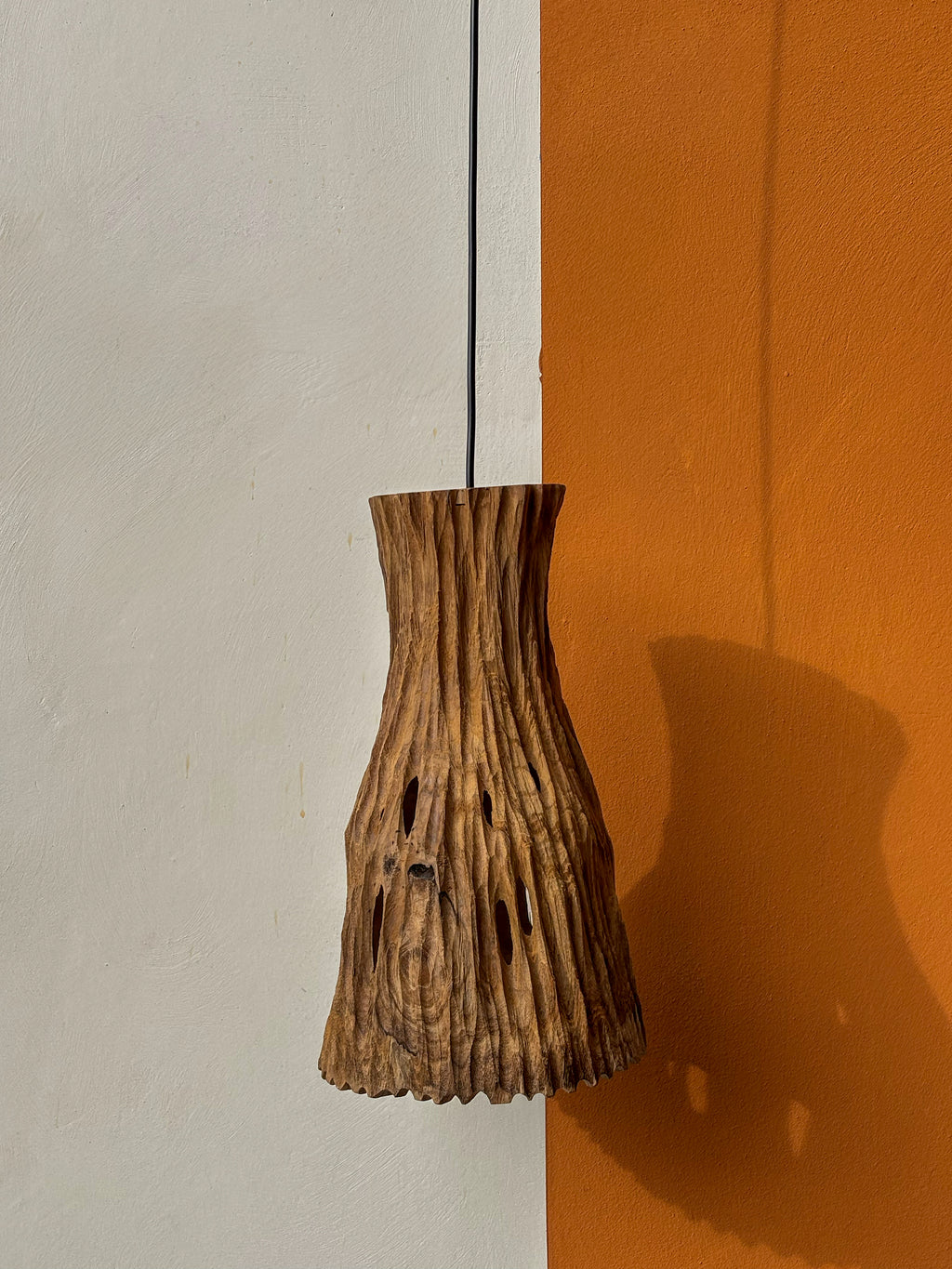 Luminaire en bois de teck