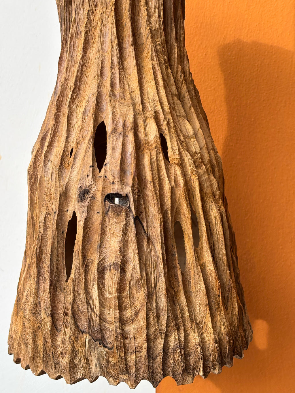 Luminaire en bois de teck