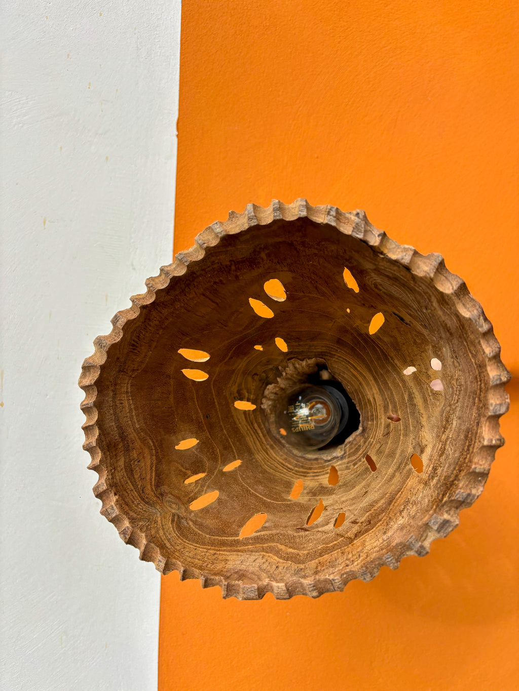 Luminaire en bois de teck