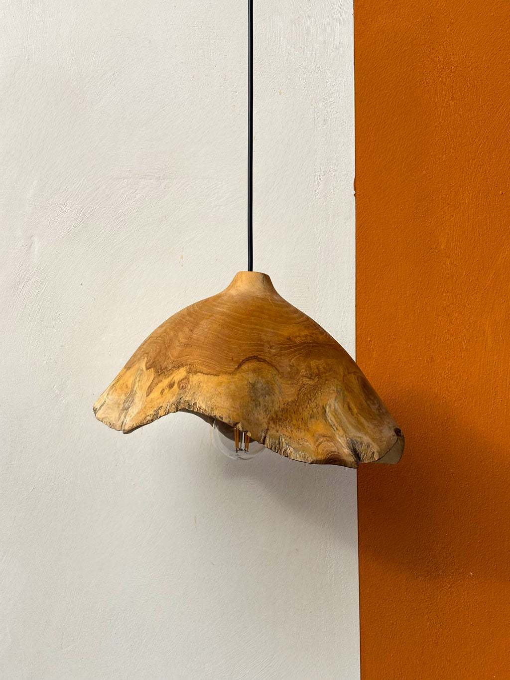 Luminaire coupole en bois de teck