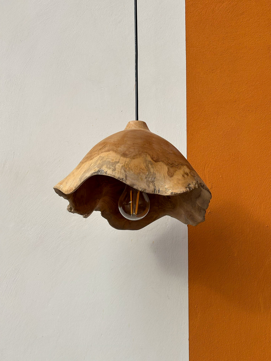 Luminaire coupole en bois de teck