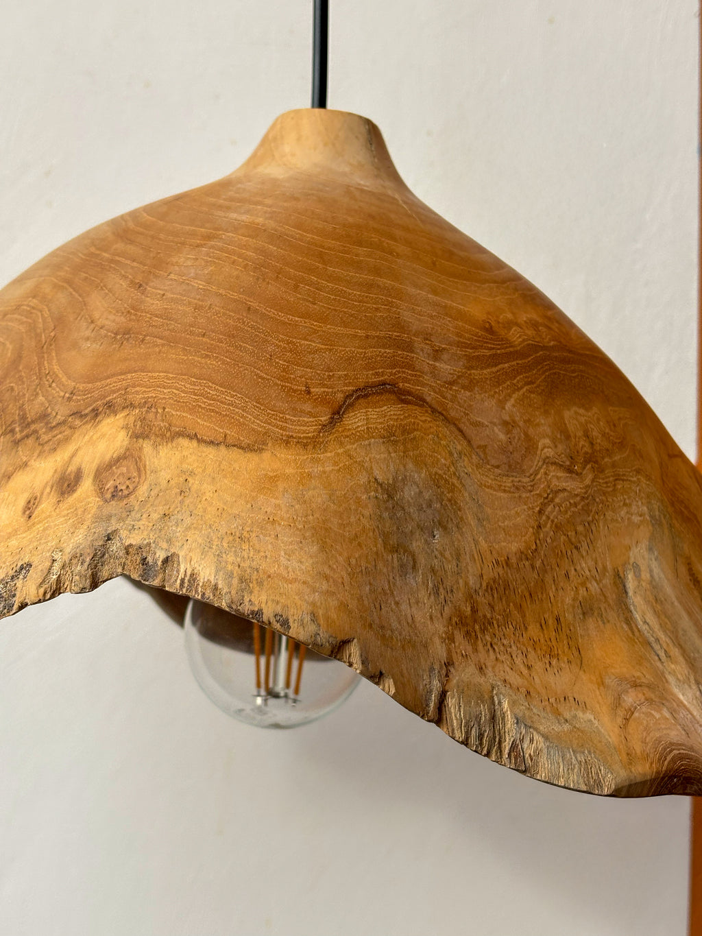 Luminaire coupole en bois de teck