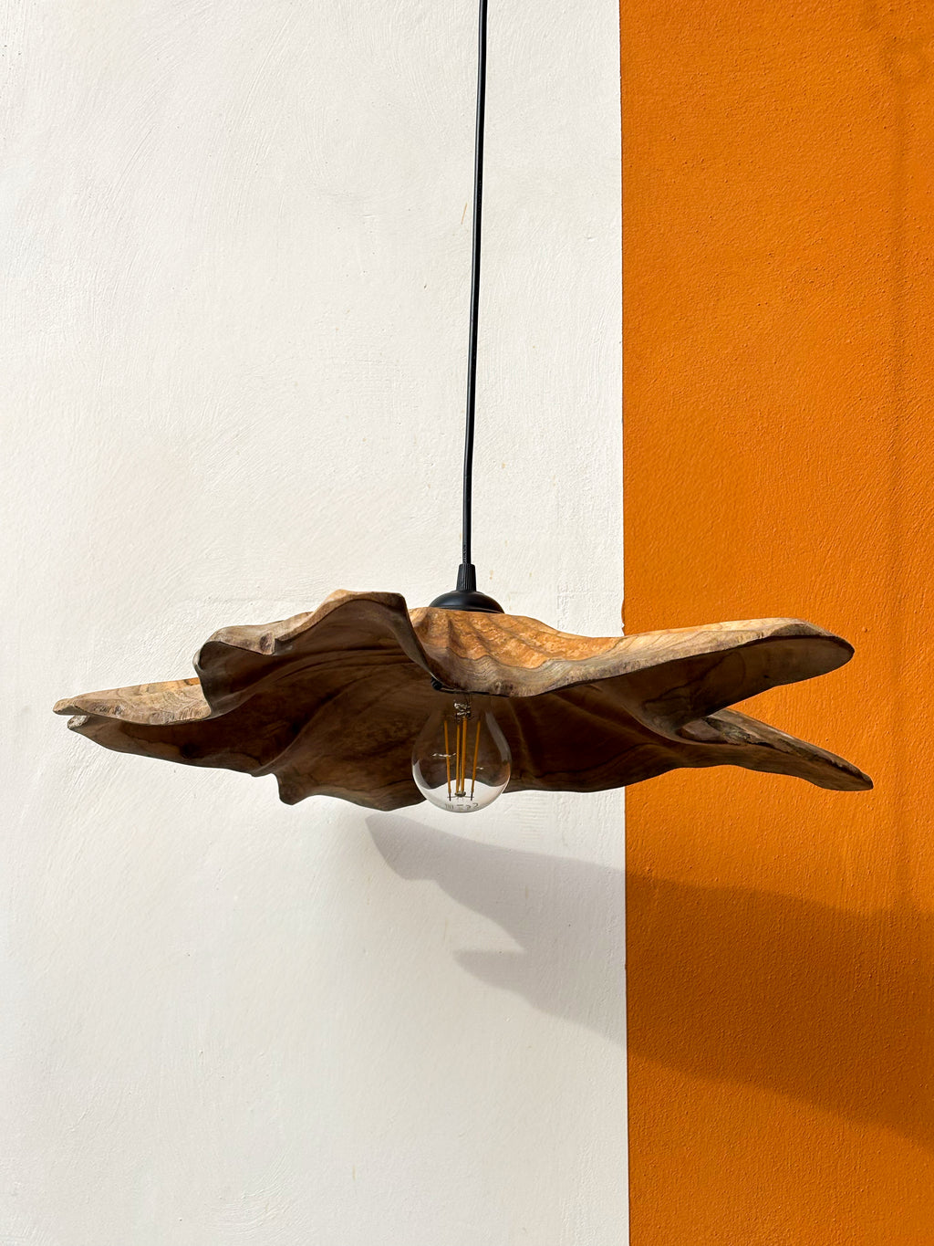 Luminaire plat en bois de teck