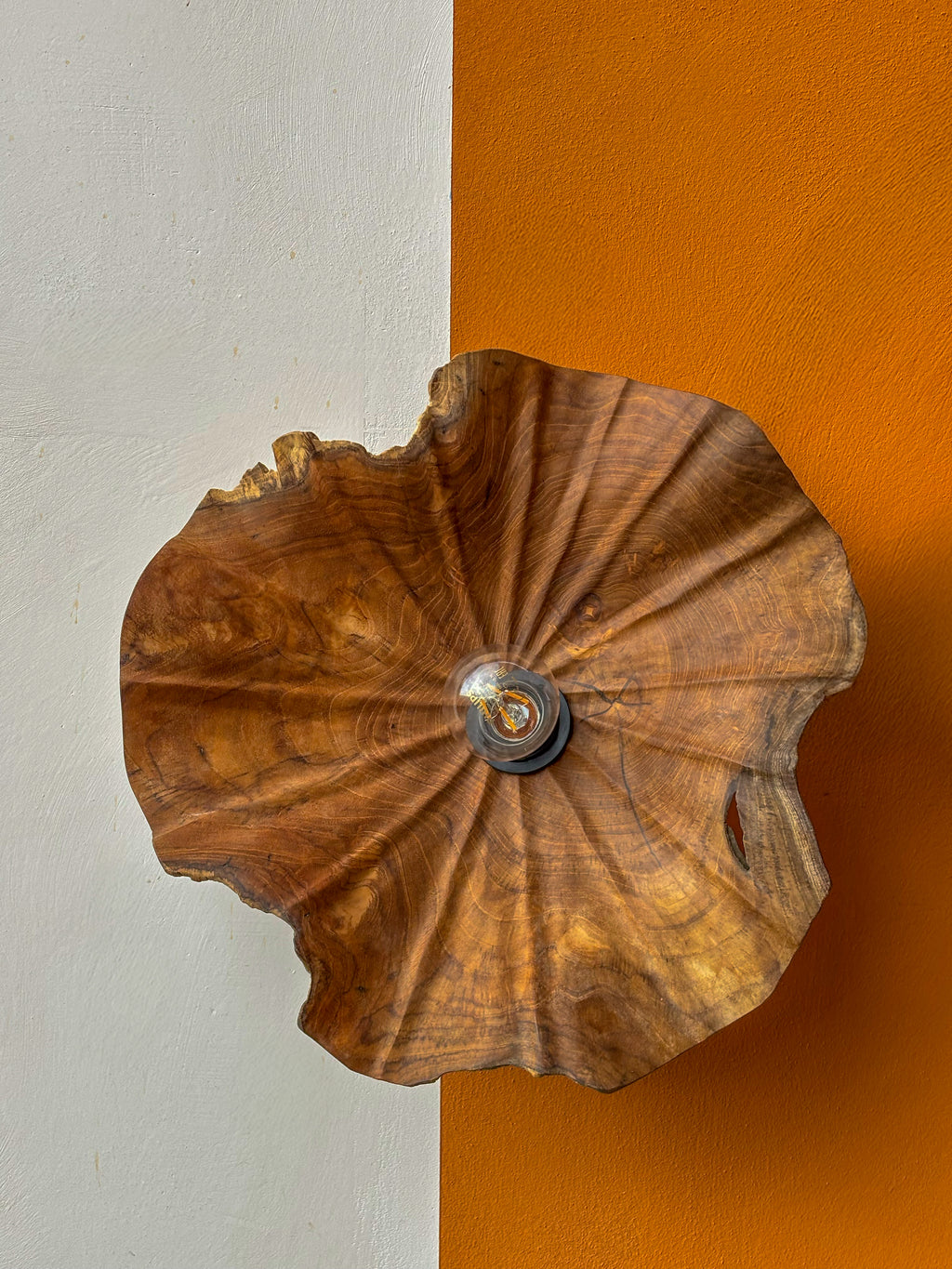 Luminaire plat en bois de teck