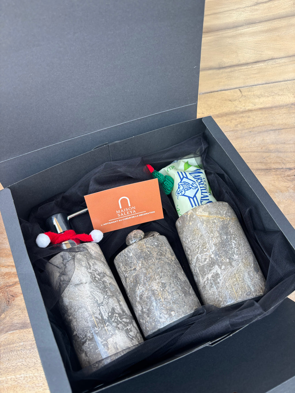 Coffret – Set Salle de Bain en Marbre & Savon Le Petit Marseillais