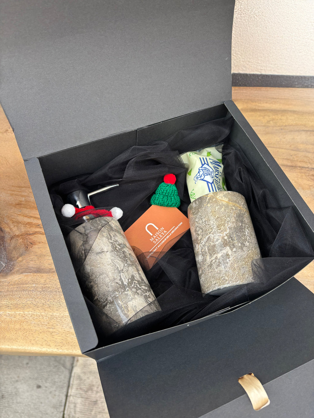 Coffret en Marbre – Push à Savon, Porte-Brosse à Dents & Savon le Petit Marseillais