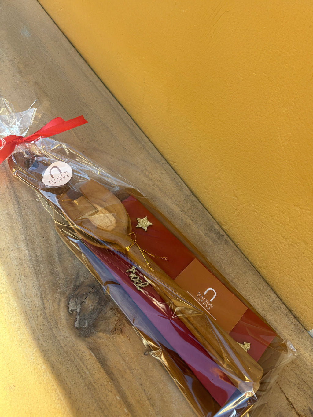 Coffret Planche en Bois de Teck & Couverts à Salade Artisanaux