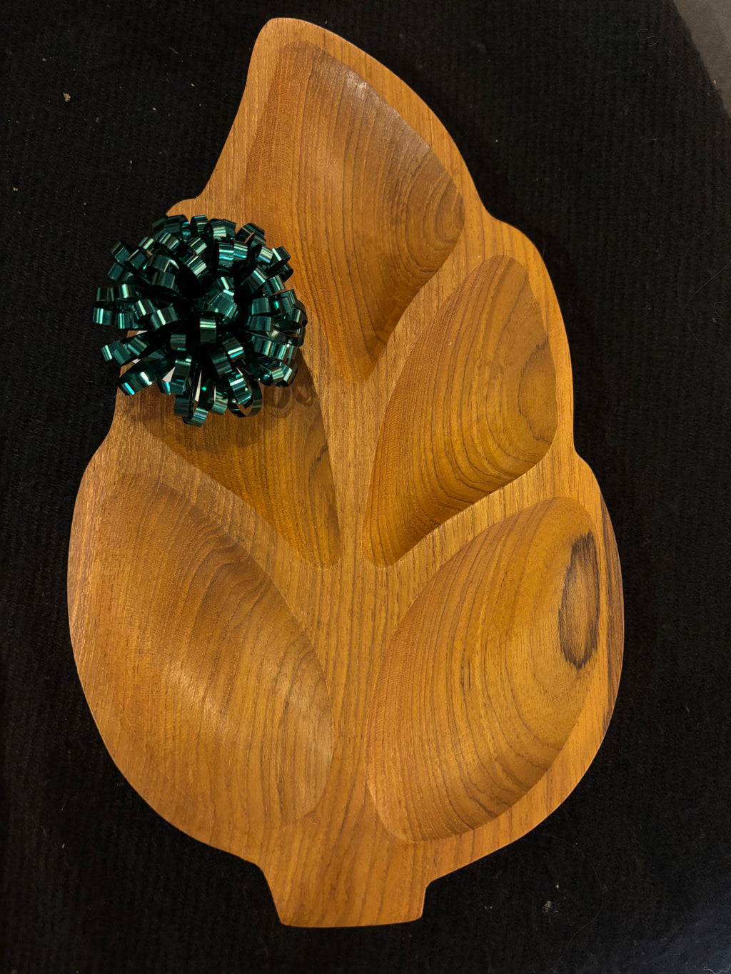 Coffret Artisanal – Planche en Bois Feuille, Bracelet en Coquillages & Sachet de Lavande