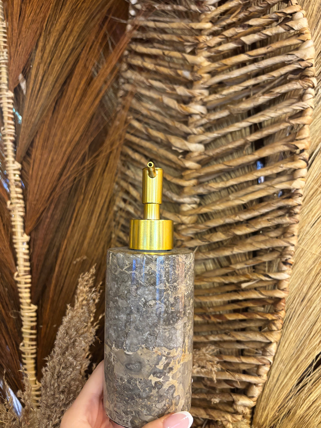 Push à Savon en Marbre – Accessoire Salle de Bain Artisanale