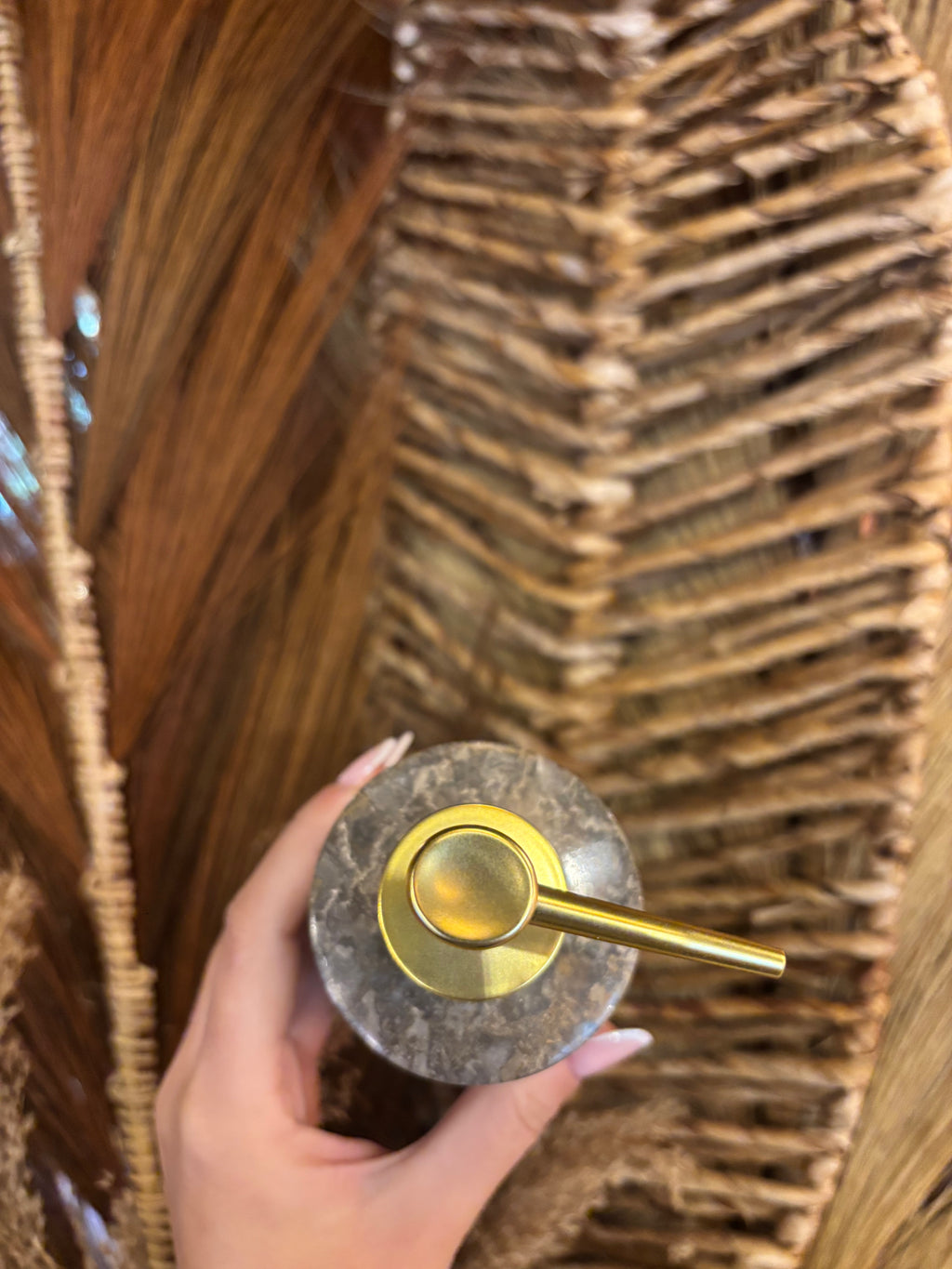 Push à Savon en Marbre – Accessoire Salle de Bain Artisanale