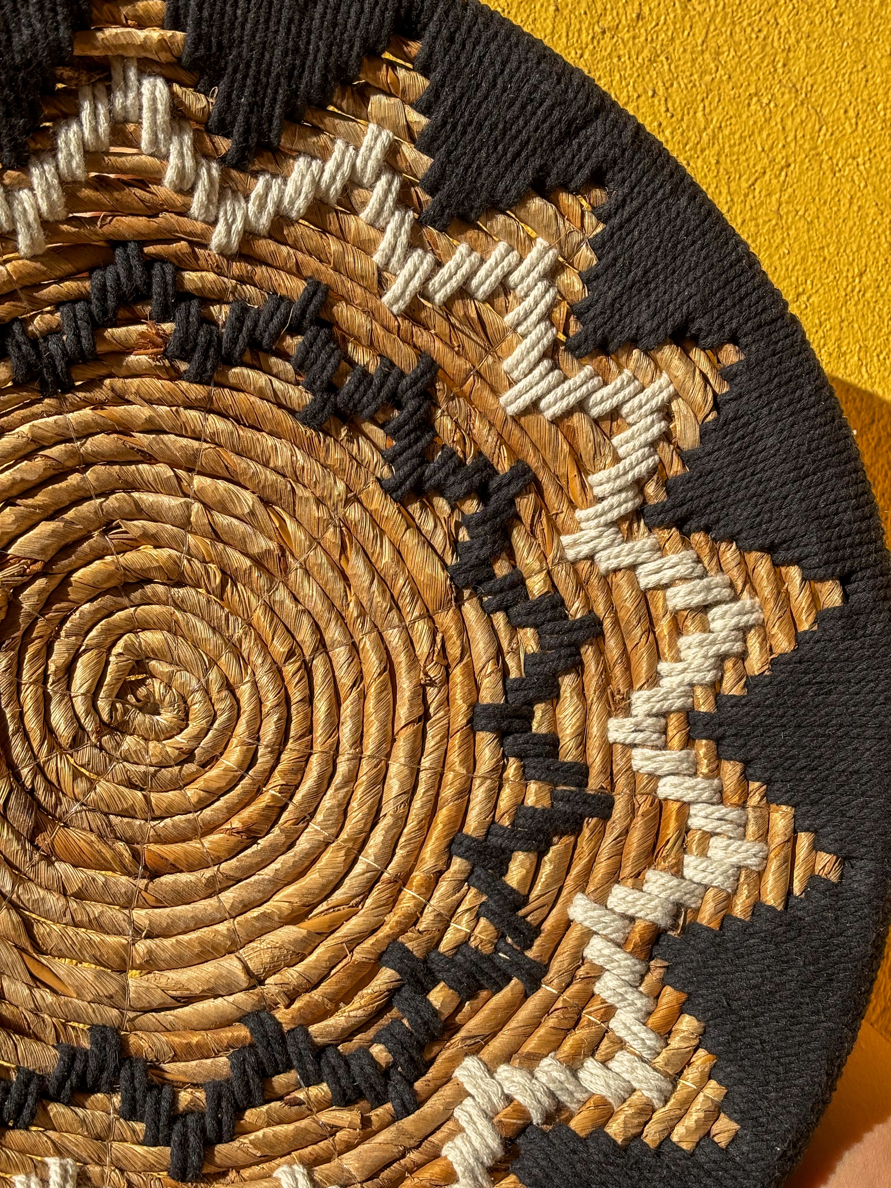 Décoration murale noire