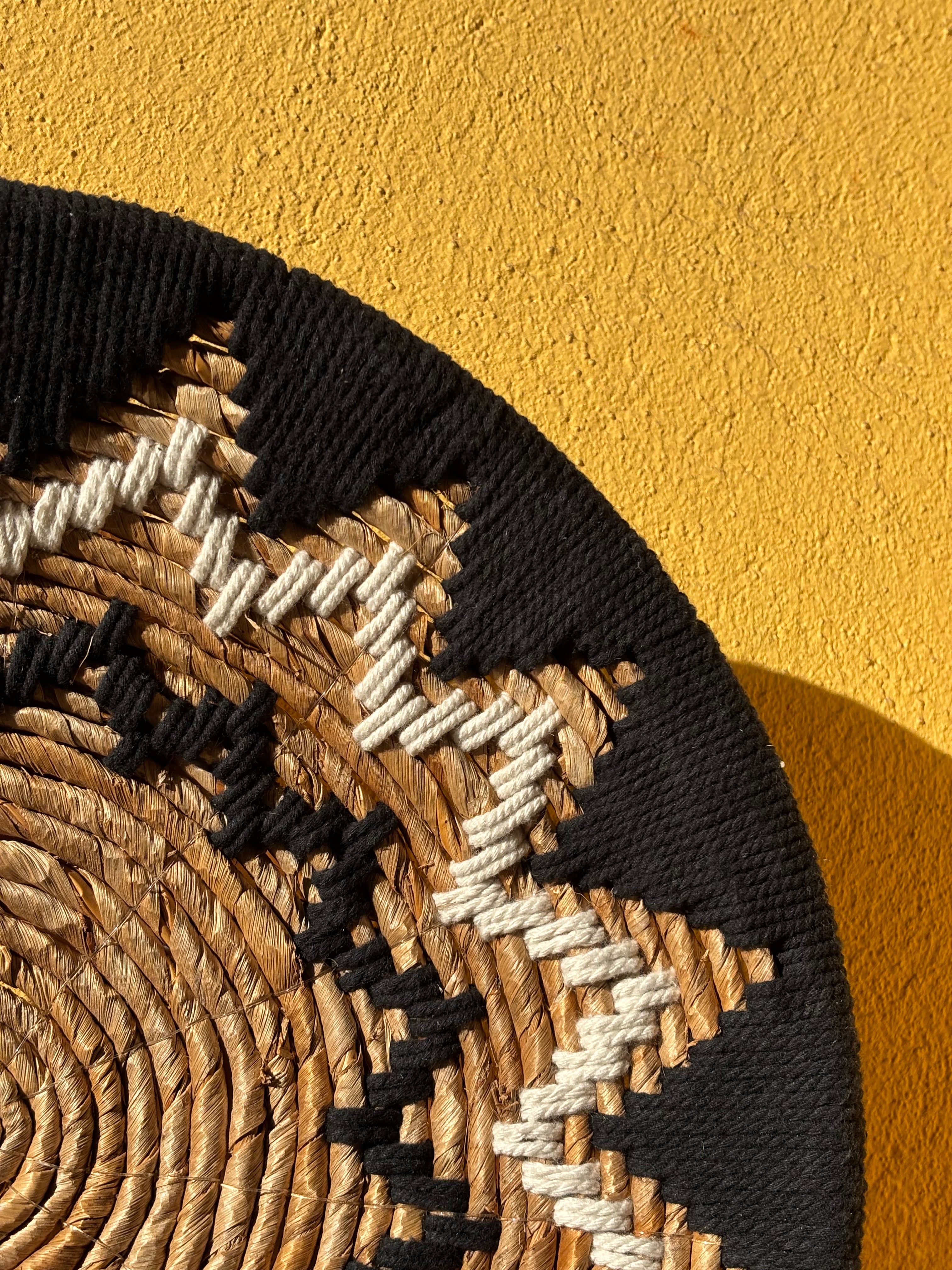 Décoration murale noire