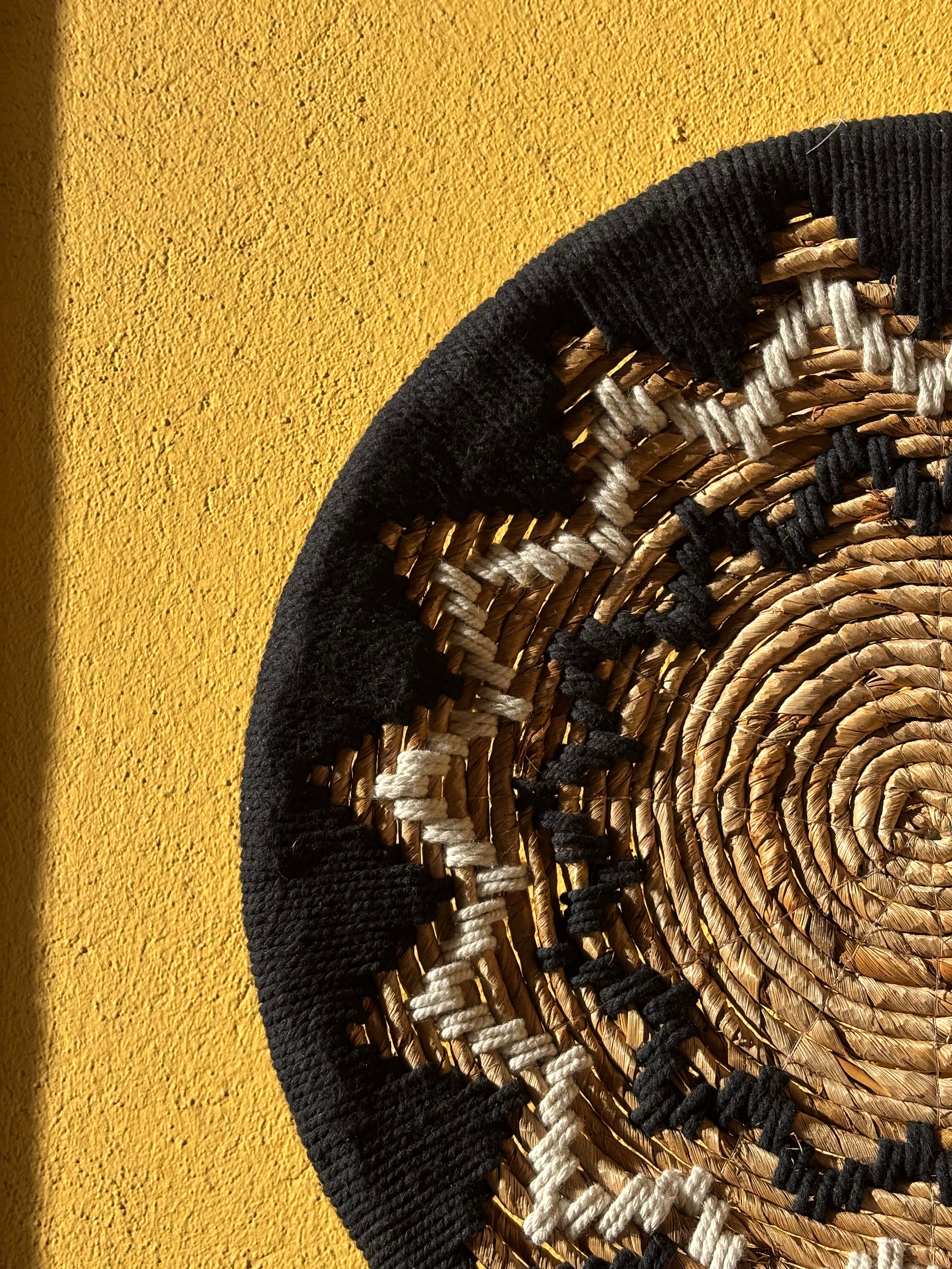 Décoration murale noire