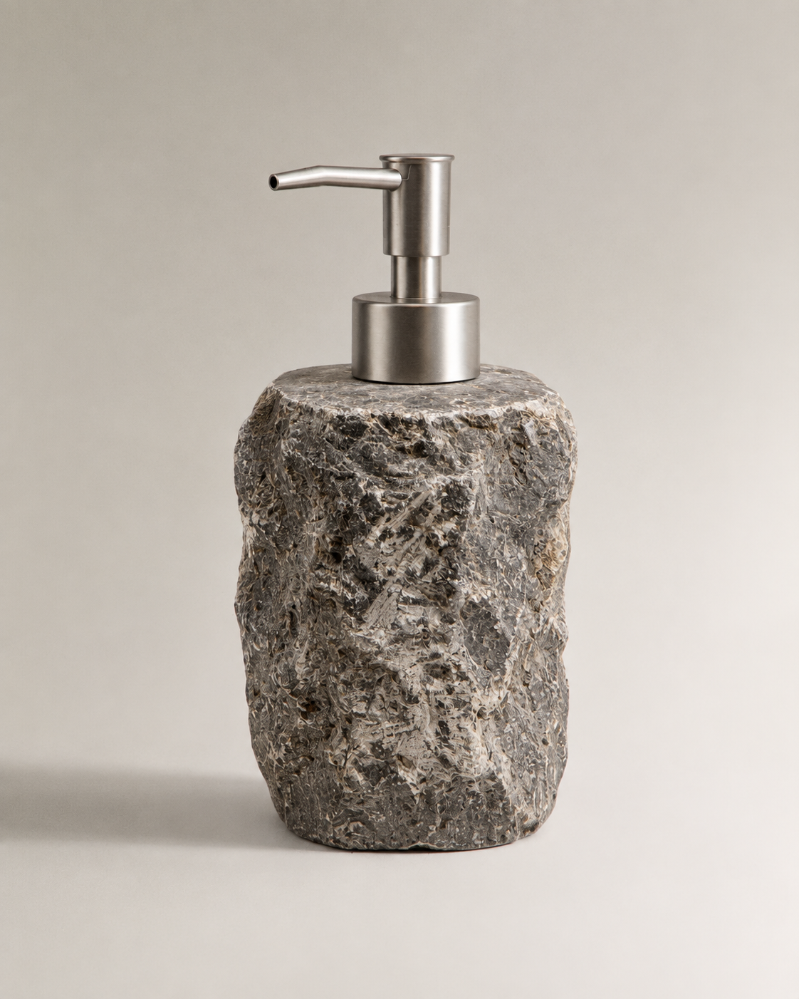 Push à savon en marbre petit gris embout gris
