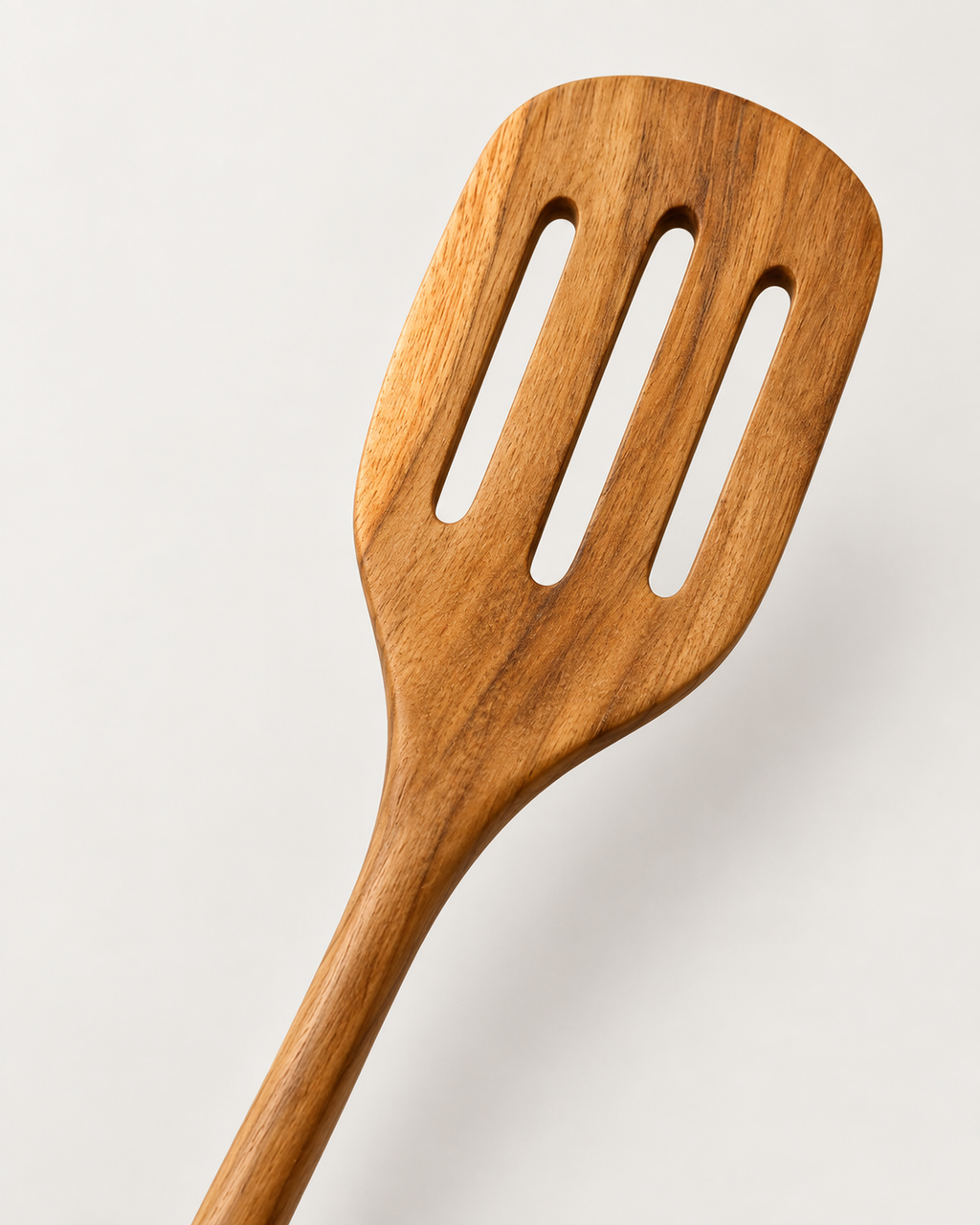 Spatule ajourée en bois de teck