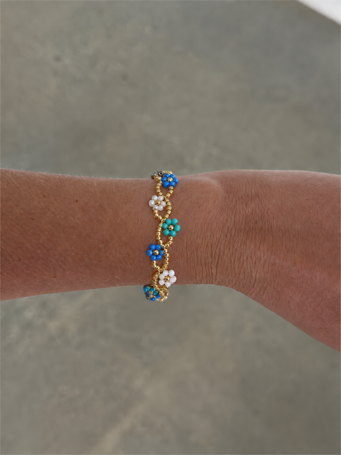 Bracelet fleurs bleu, blanc et turquoise