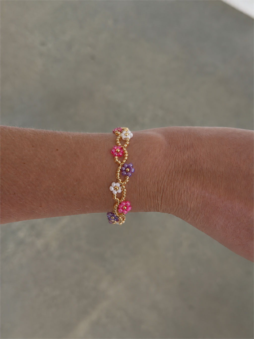 Bracelet fleurs blanc, rose et violet